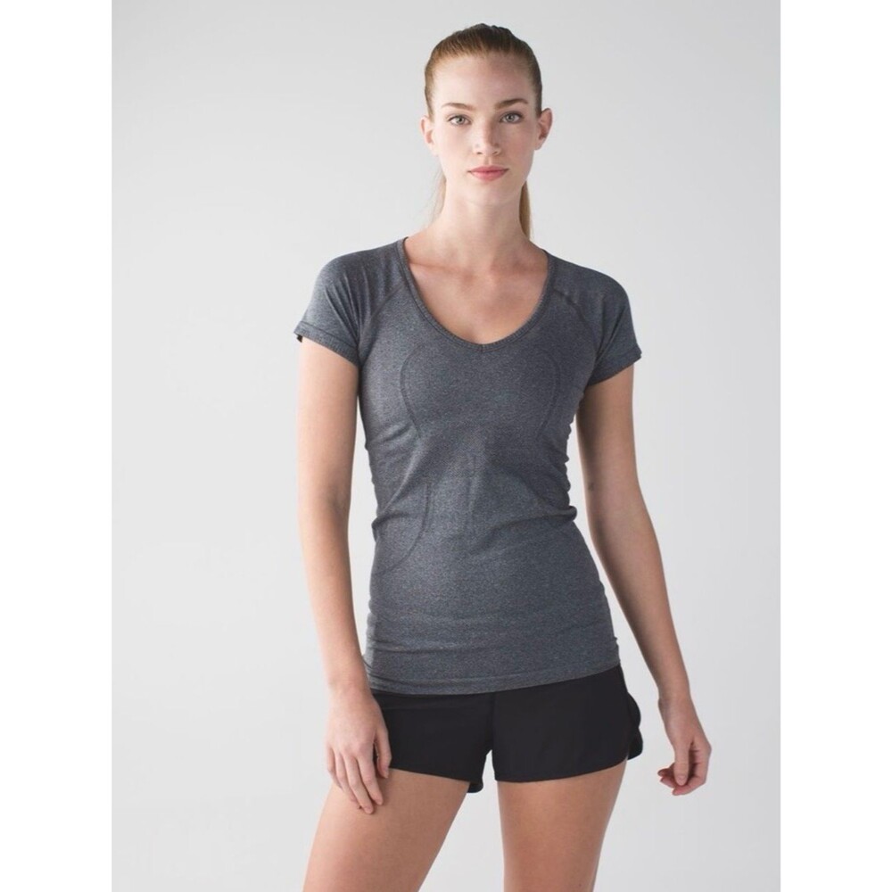 Lululemon Run: Swiftly Tech V Neck grey/charcoal size 6